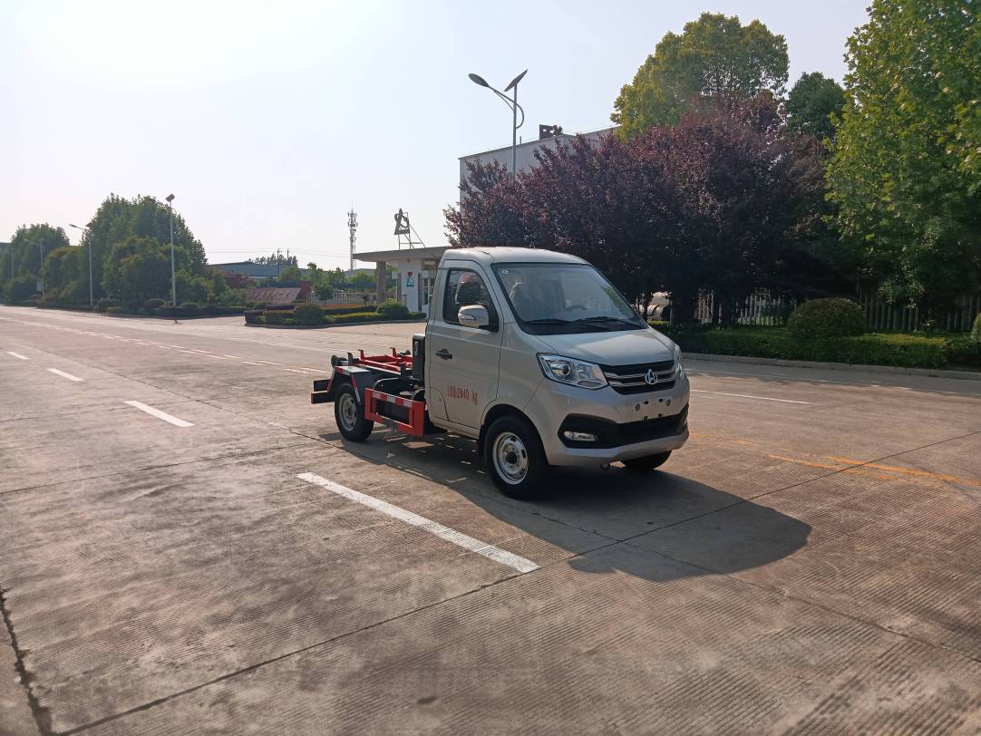 長力威牌CLA5031ZXXSC4車廂可卸式垃圾車公告圖片