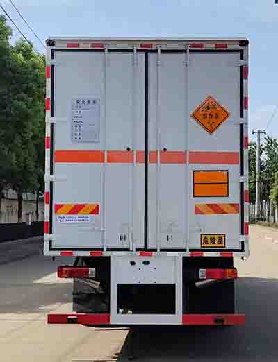 華通牌HCQ5230XQYLZ6爆破器材運(yùn)輸車公告圖片