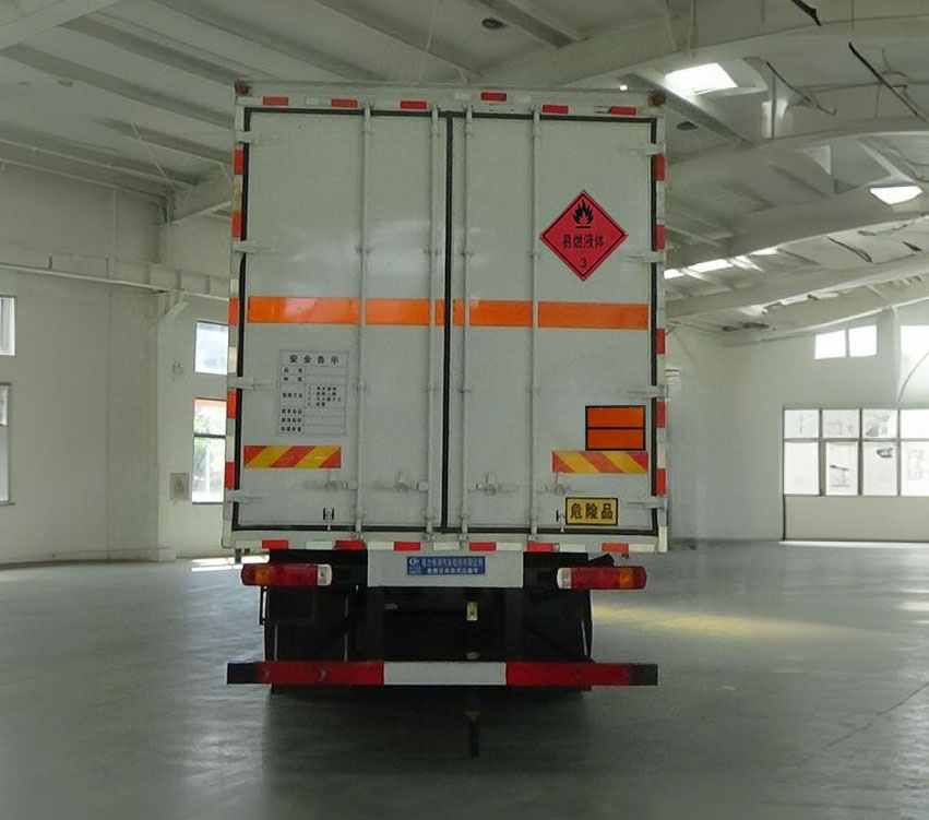 程力威牌CLW5321XRYCDP易燃液體廂式運(yùn)輸車公告圖片