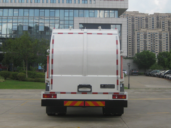 福龍馬牌FLM5181TCADFBEV純電動(dòng)餐廚垃圾車(chē)公告圖片
