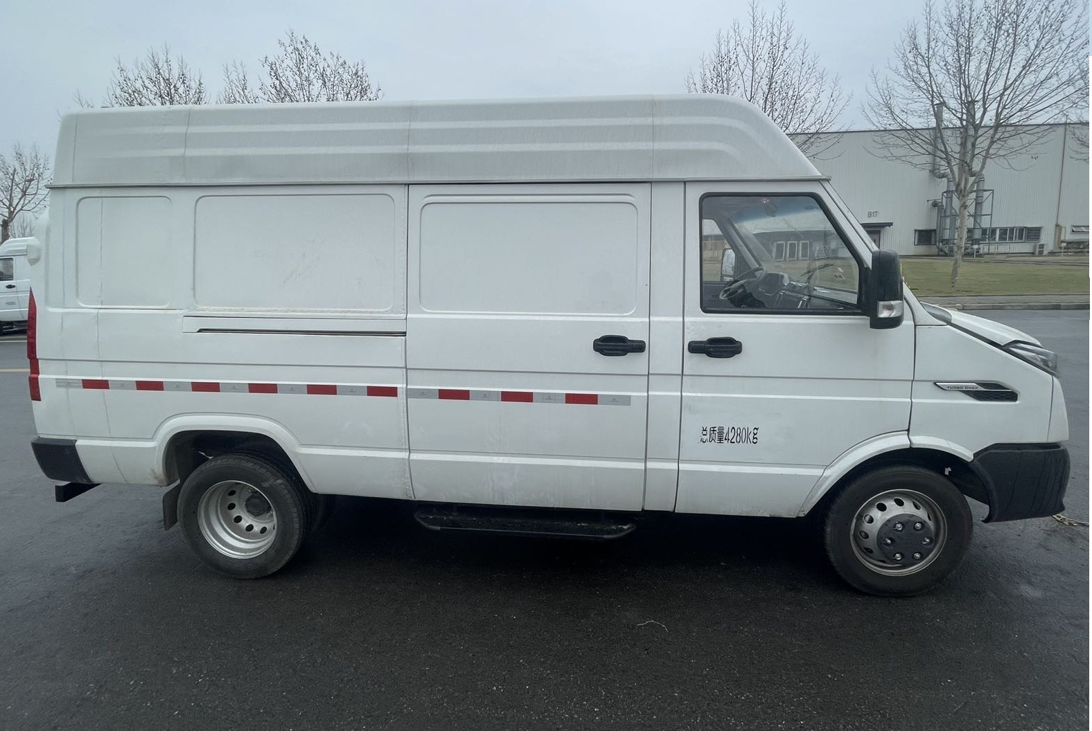 依維柯牌NJ5046XXYZA廂式運(yùn)輸車(chē)公告圖片