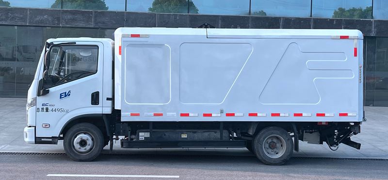 路鑫牌NJJ5040XTYEV純電動密閉式桶裝垃圾車公告圖片