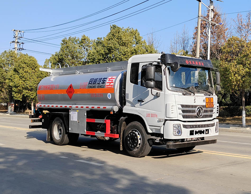 專威牌HTW5188GJYEC6加油車公告圖片