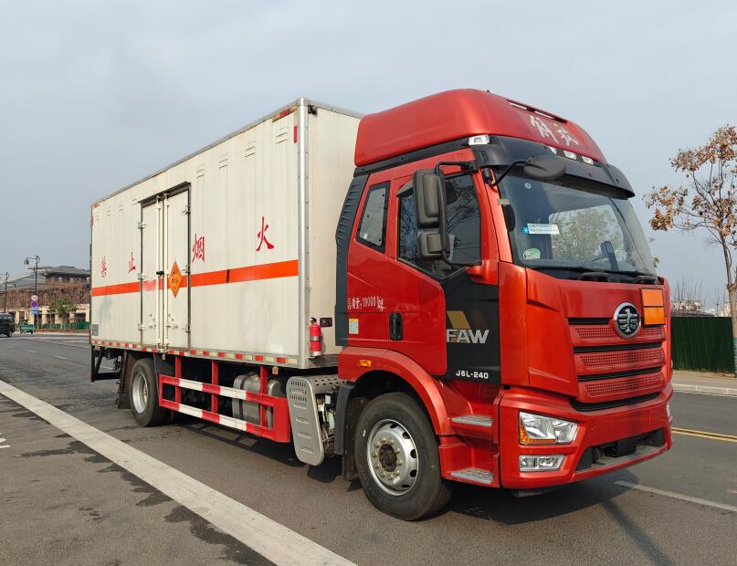 程力威牌CLW5181XQYCDP爆破器材運輸車公告圖片