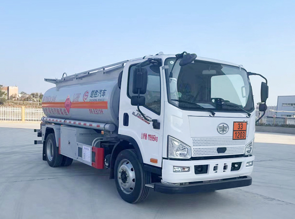 楚勝牌CSC5120GYYCA6A運(yùn)油車(chē)公告圖片