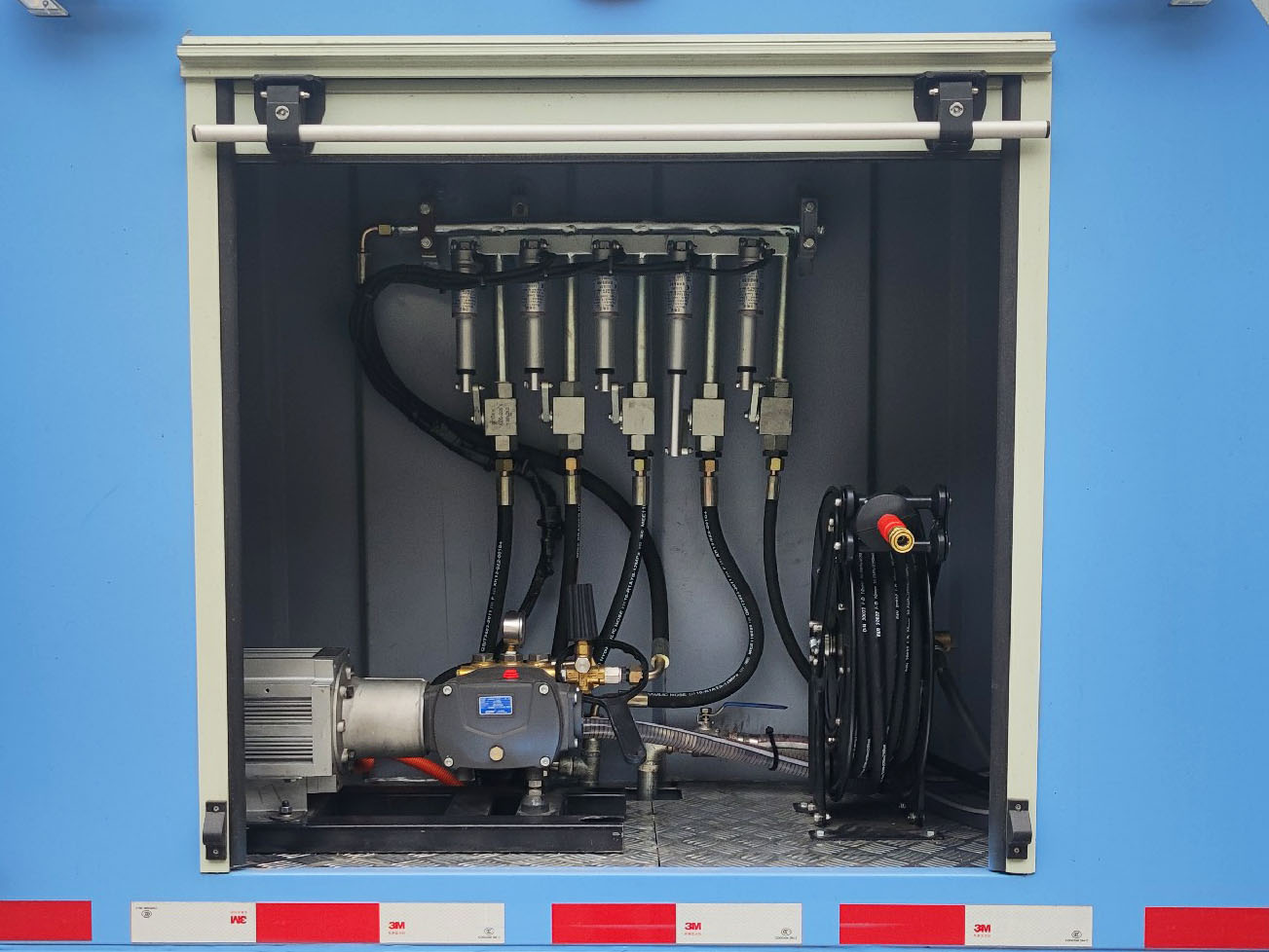 鑫馳牌XQY5040TYHEV純電動(dòng)路面養(yǎng)護(hù)車公告圖片