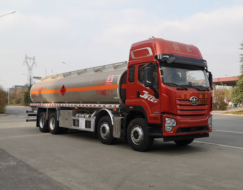 專威牌HTW5325GYYLCC6鋁合金運(yùn)油車公告圖片