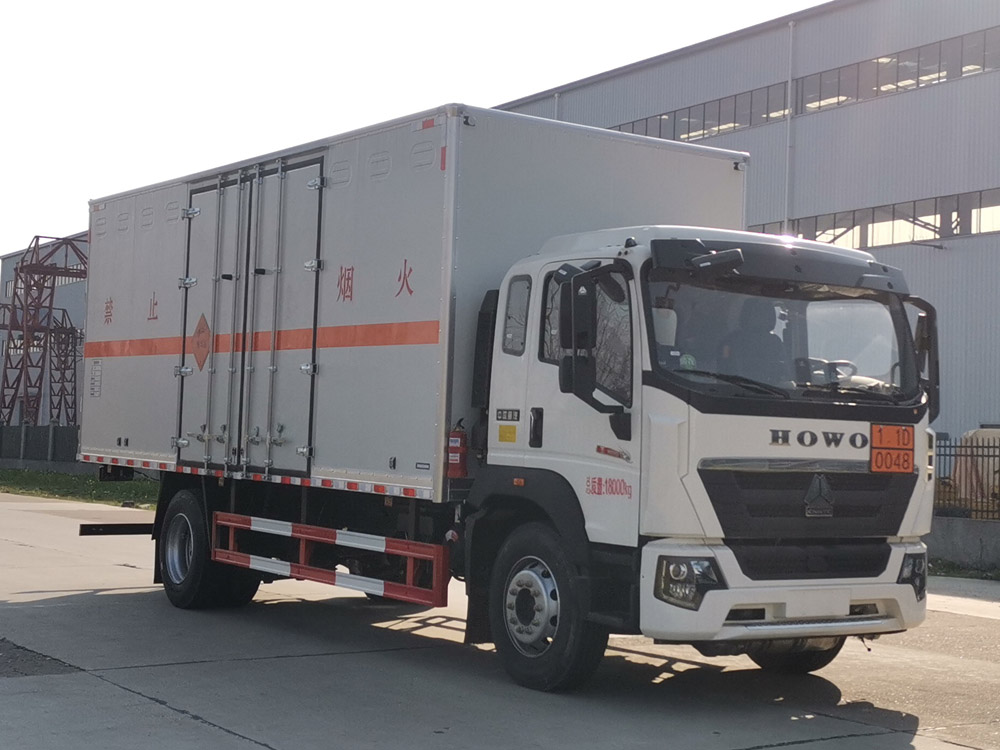 大力牌DLQ5183XQYZZ6爆破器材運(yùn)輸車公告圖片