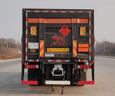 百捷牌QYY5261TQPCA6氣瓶運(yùn)輸車公告圖片