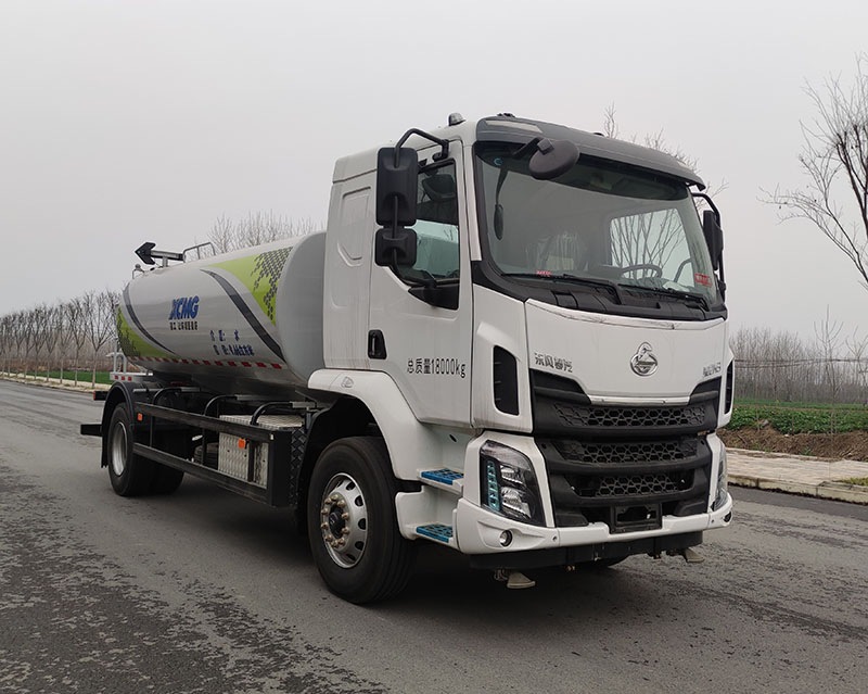 徐工牌DXA5182GQXLBEV純電動(dòng)護(hù)欄清洗車