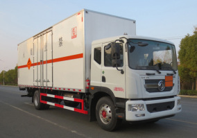 爆破器材运输车