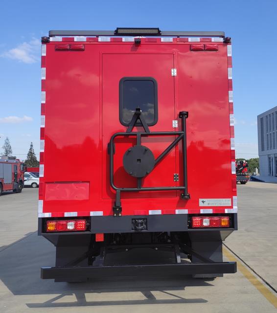 鴻馬斯特牌HMT5090TXFTZ1500通信指揮消防車公告圖片