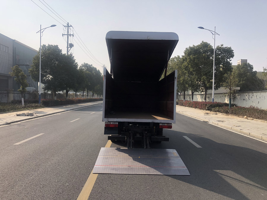 權(quán)駿牌JJJ5040XTYEQ6密閉式桶裝垃圾車公告圖片