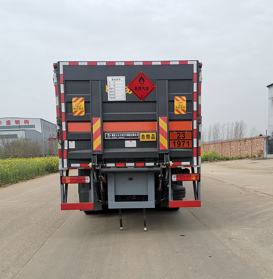 大力牌DLQ5325TQPBJ6氣瓶運(yùn)輸車公告圖片