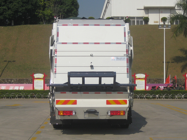 福龍馬牌FLM5250ZYSSZBEV純電動(dòng)壓縮式垃圾車(chē)公告圖片