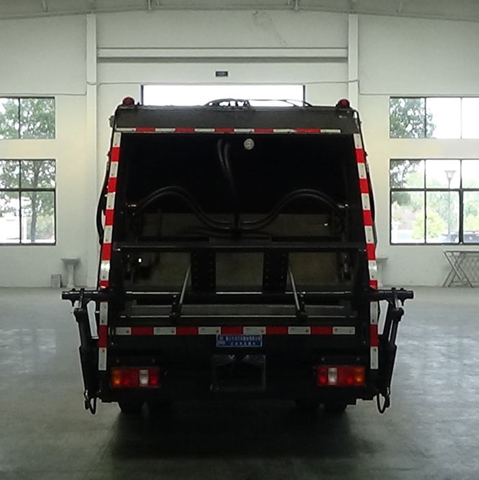 程力威牌CLW5091ZYSBHE壓縮式垃圾車公告圖片