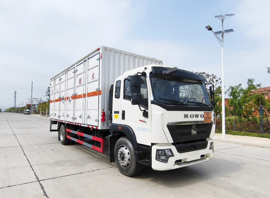 大力牌DLQ5185XZWZZ6雜項(xiàng)危險(xiǎn)物品廂式運(yùn)輸車公告圖片