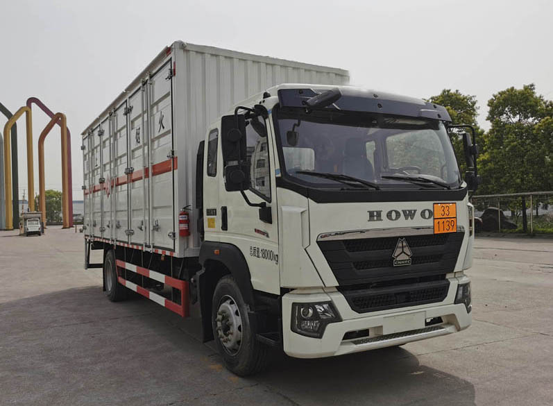 大力牌DLQ5185XRYZZ6易燃液體廂式運輸車公告圖片