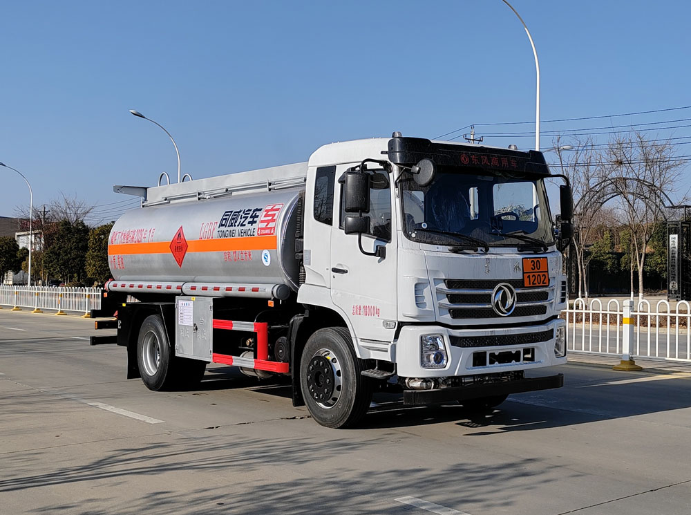 專威牌HTW5181GYYEC6運油車公告圖片