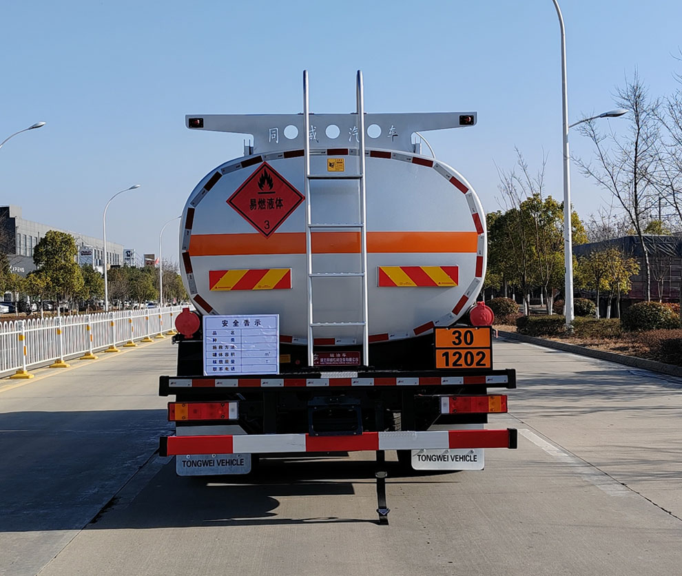 專威牌HTW5181GYYEC6運油車公告圖片