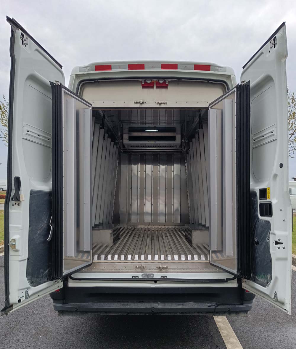 依維柯牌NJ5047XLCEVFE純電動(dòng)冷藏車公告圖片