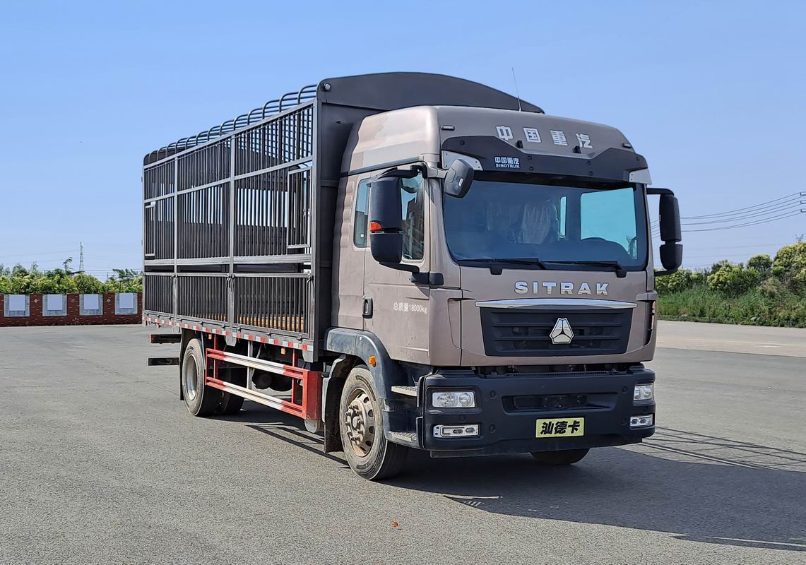 汕德卡牌ZZ5186CCQN501GF1畜禽運(yùn)輸車公告圖片