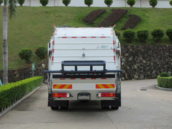 福龍馬牌FLM5180ZYSYJBEVK純電動壓縮式垃圾車公告圖片