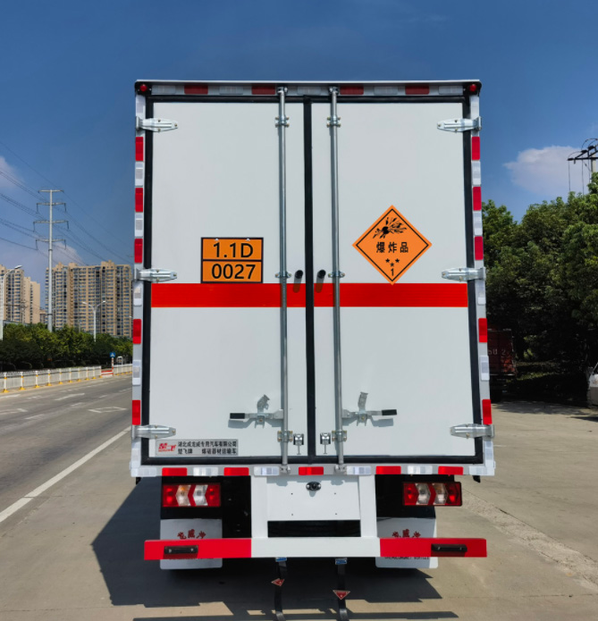 楚飛牌CLQ5045XQY6HFC爆破器材運(yùn)輸車公告圖片