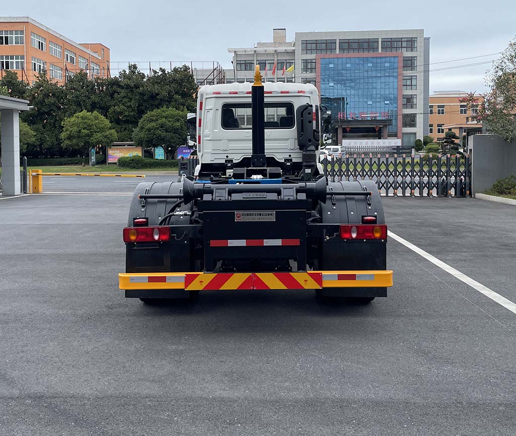 中汽牌ZQZ5181ZXXD6車廂可卸式垃圾車公告圖片