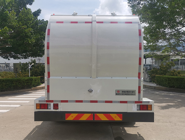 福龍馬牌FLM5180TCAQLBEV純電動(dòng)餐廚垃圾車公告圖片
