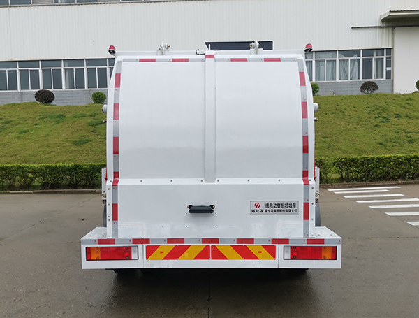 福龍馬牌FLM5120TCADTBEV純電動餐廚垃圾車公告圖片