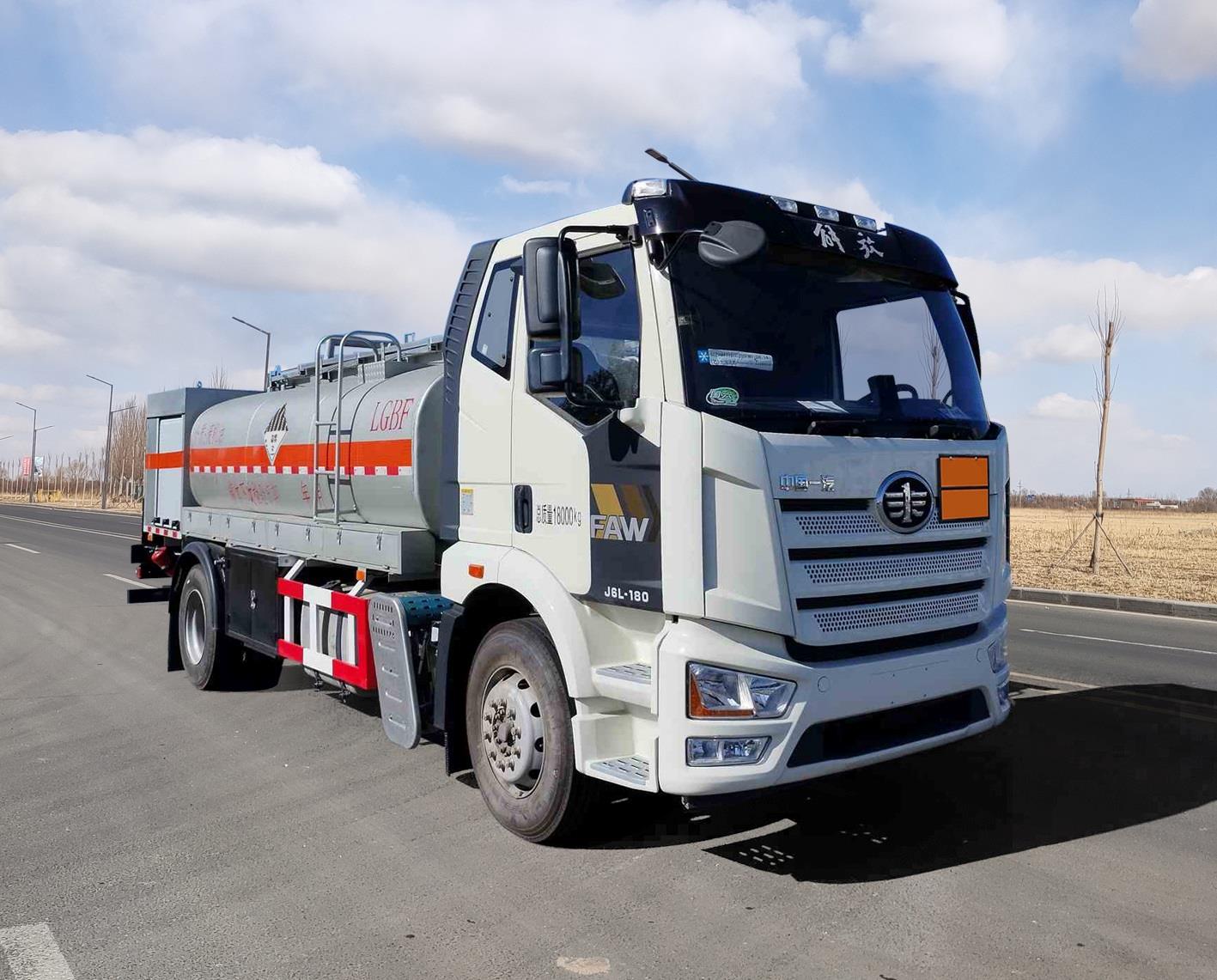 KSZ5181GZW型雜項危險物品罐式運輸車圖片