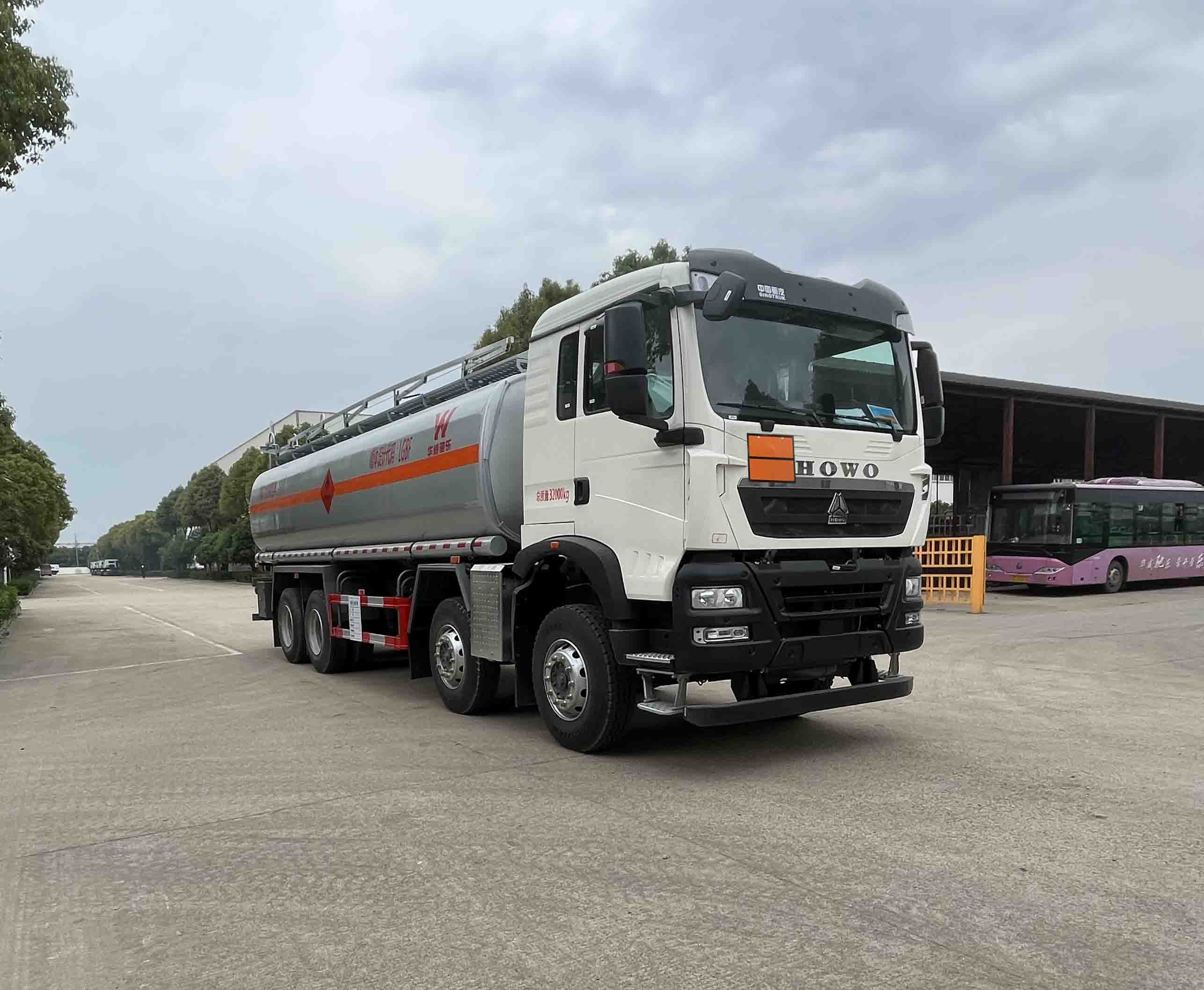 華威馳樂牌SGZ5262GYYZZ6T5運油車公告圖片