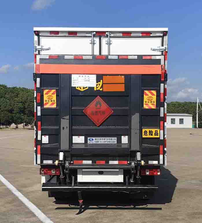 華通牌HCQ5041XRQCA6易燃?xì)怏w廂式運(yùn)輸車公告圖片