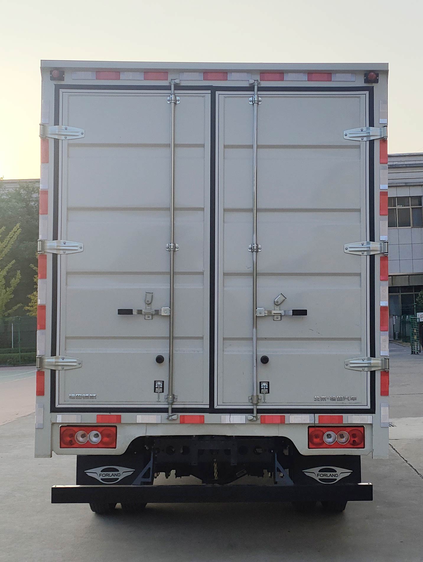 福田牌BJ5046XXY8ADA-54廂式運(yùn)輸車公告圖片