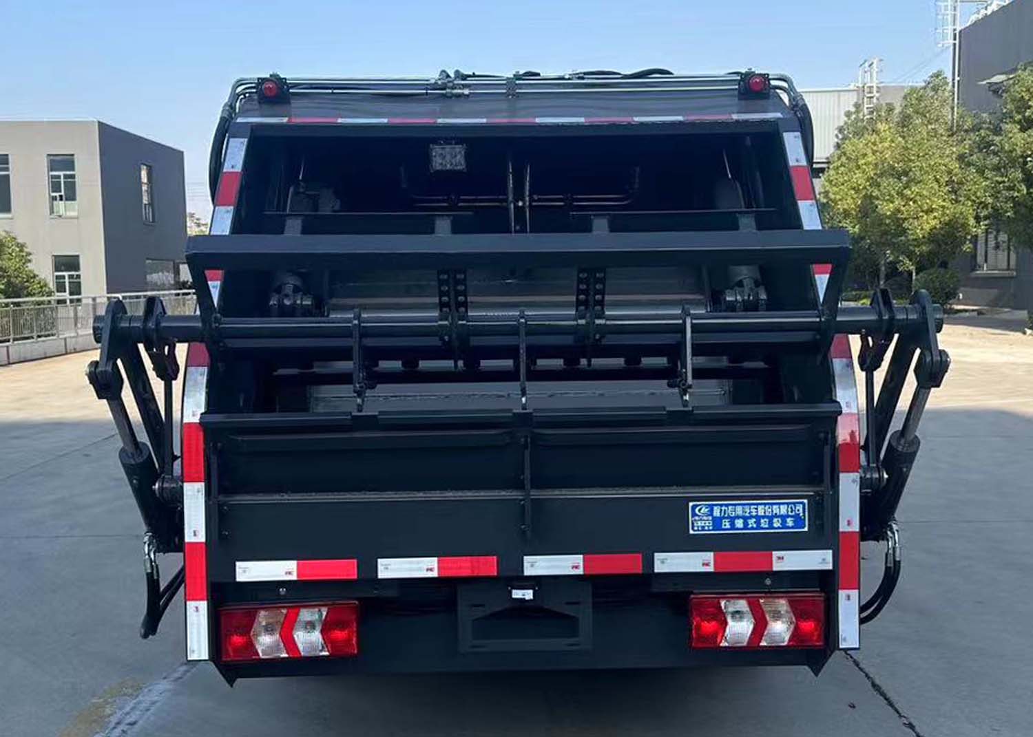 程力威牌CLW5041ZYSBHJ壓縮式垃圾車公告圖片