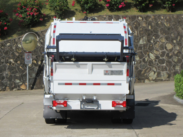福龍馬牌FLM5122ZYSNJBEV純電動壓縮式垃圾車公告圖片