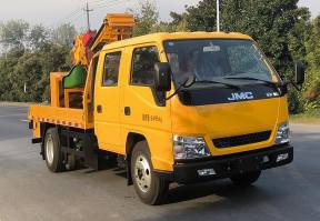 护栏抢修车