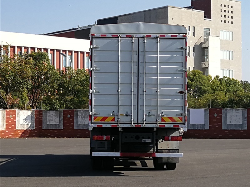 汕德卡牌ZZ5256CCYV56CHF1倉柵式運(yùn)輸車公告圖片