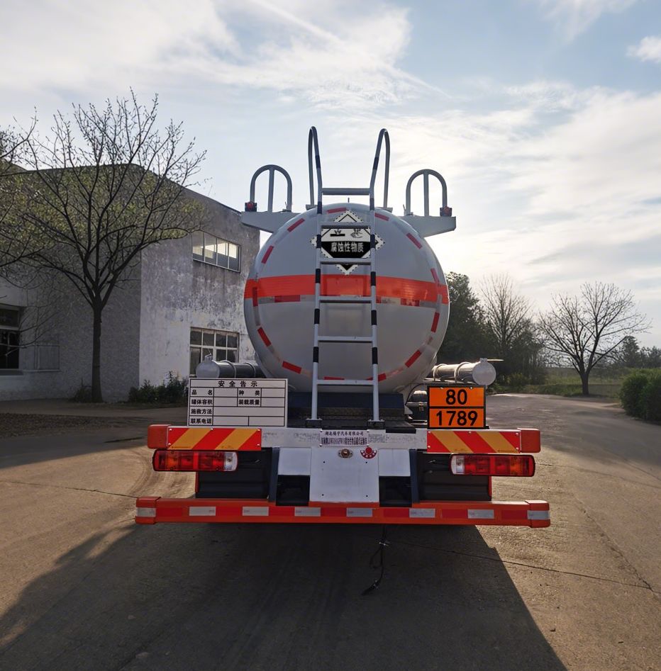 東駒牌LDW5181GFWC6腐蝕性物品罐式運(yùn)輸車公告圖片