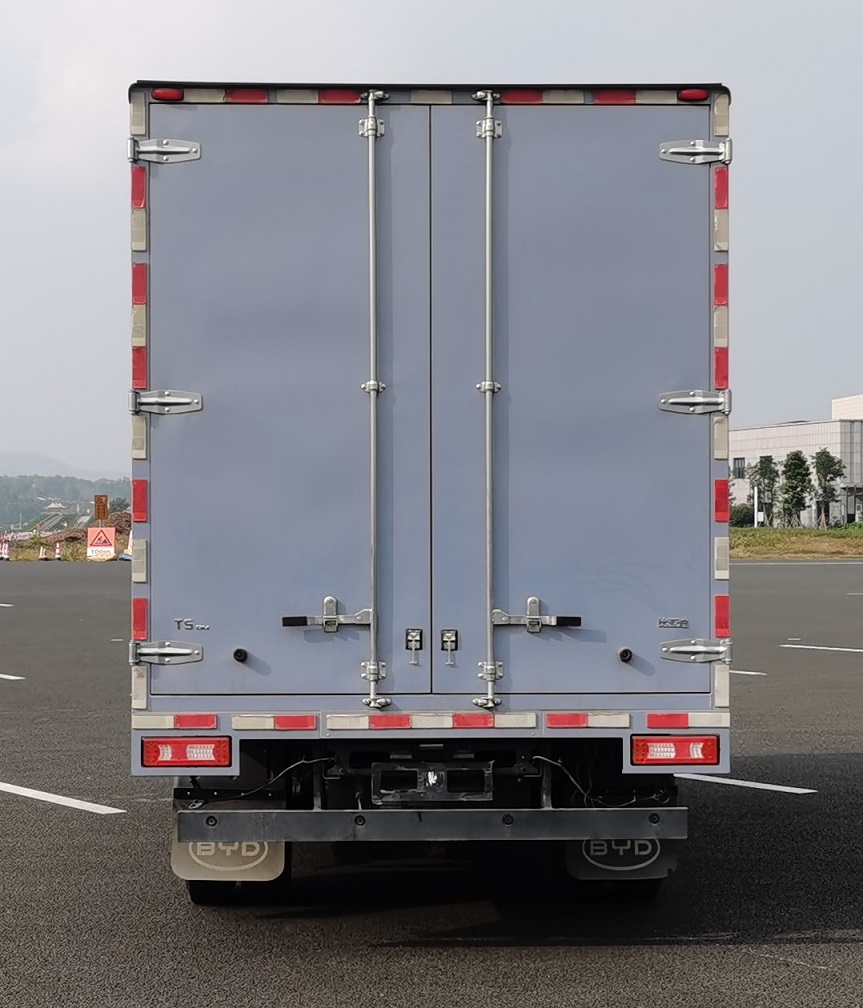比亞迪牌BYD5040XXYHEV1插電式增程混合動力廂式運輸車公告圖片