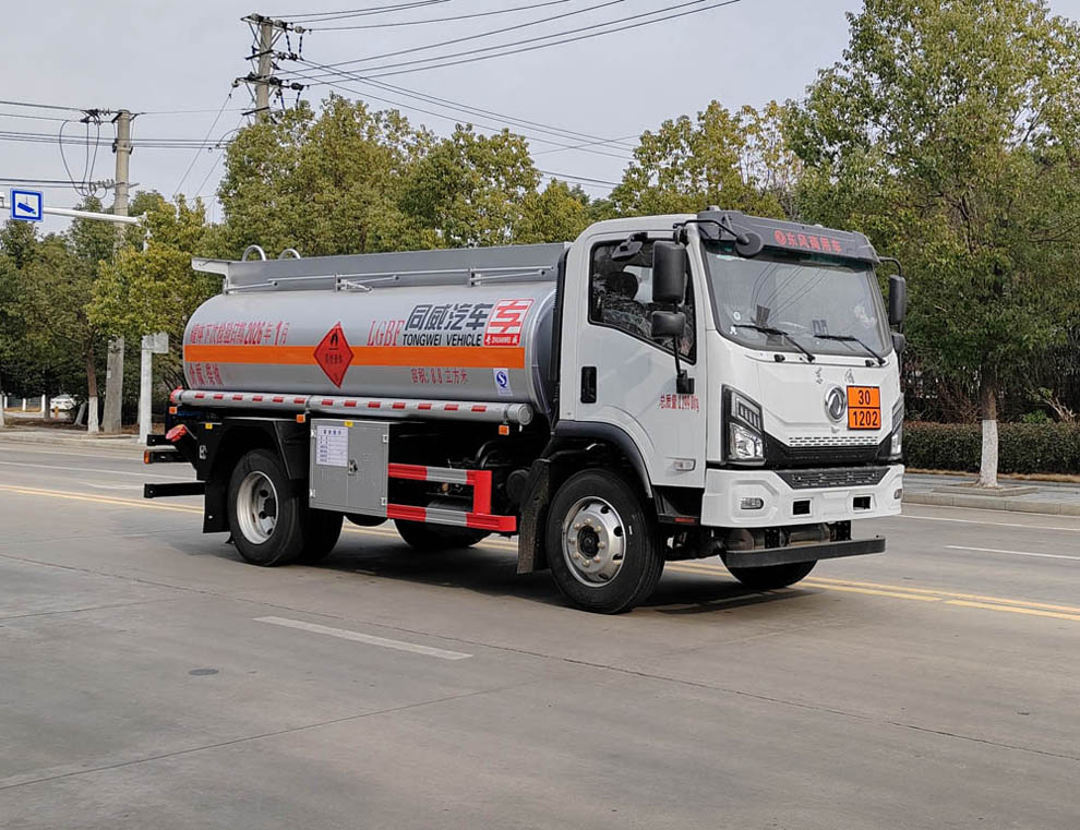 專威牌HTW5128GJYEZ6C加油車公告圖片