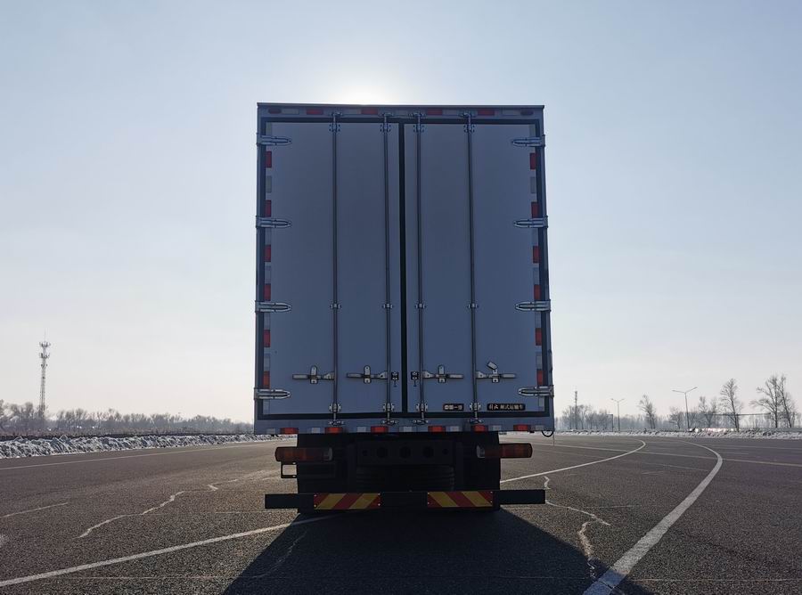 解放牌CA5180XXYP62L4BEVA1純電動(dòng)廂式運(yùn)輸車公告圖片