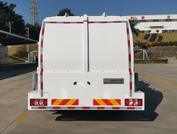 福龍馬牌FLM5121TCASZBEV純電動餐廚垃圾車公告圖片