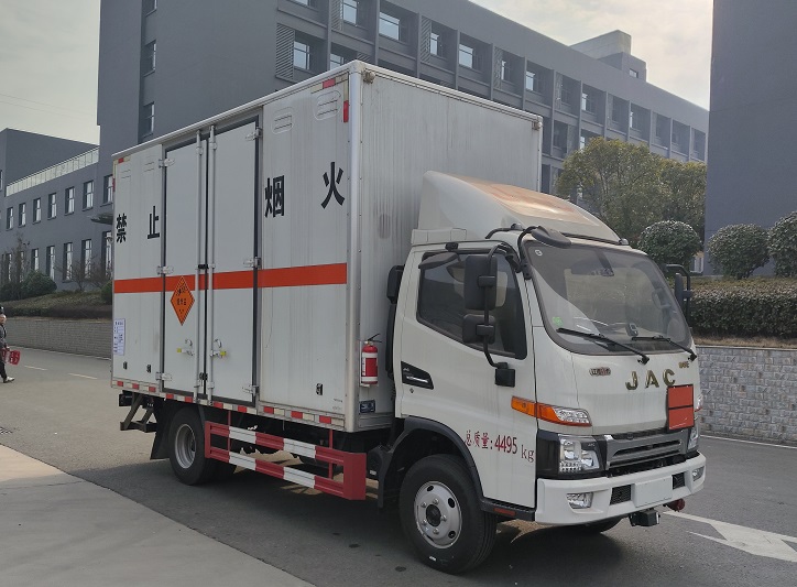 程力威牌CLW5040XQYHWY爆破器材運輸車公告圖片