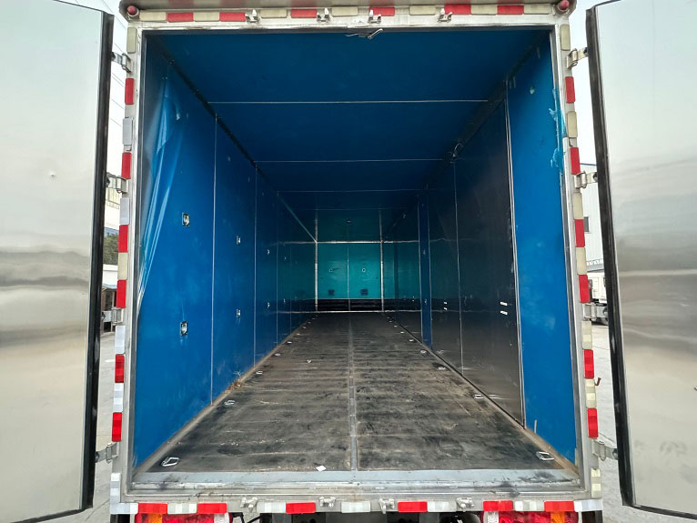 華威馳樂牌SGZ5260XRYZZ6C5易燃液體廂式運(yùn)輸車公告圖片