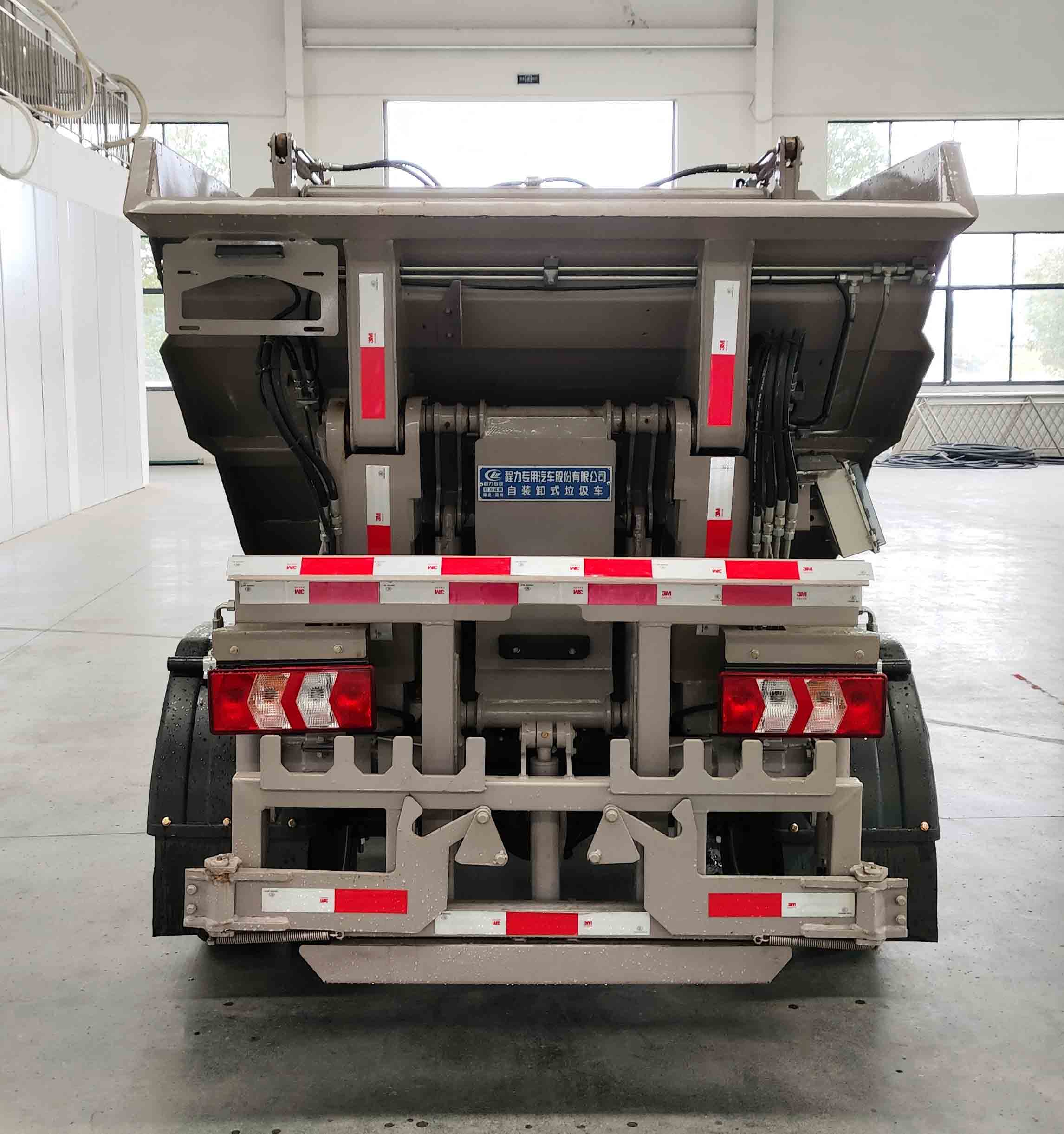 程力威牌CLW5042ZZZBHJ自裝卸式垃圾車公告圖片