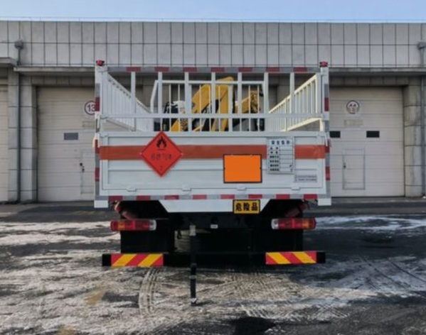 龍帝牌CSL5180TQPE6B氣瓶運(yùn)輸車公告圖片