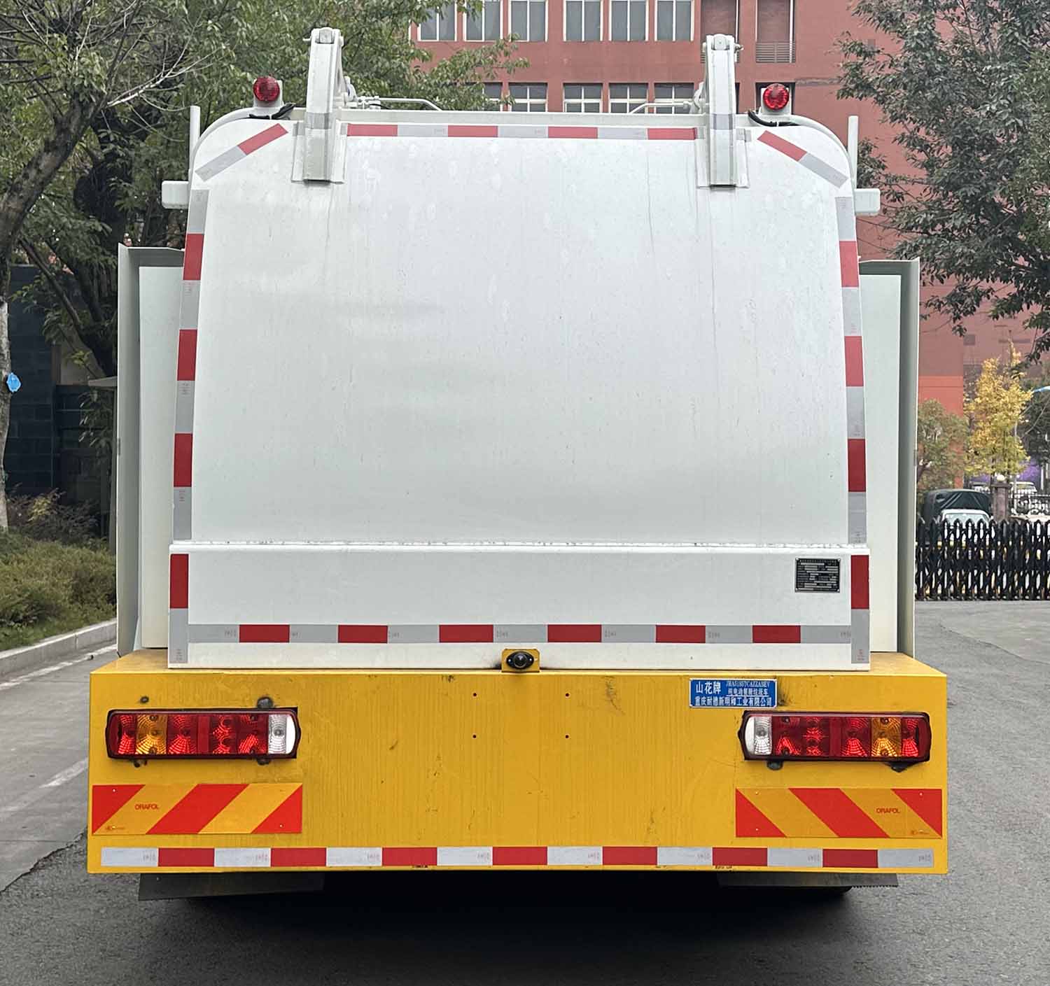 山花牌JHA5185TCAZZABEV純電動(dòng)餐廚垃圾車公告圖片