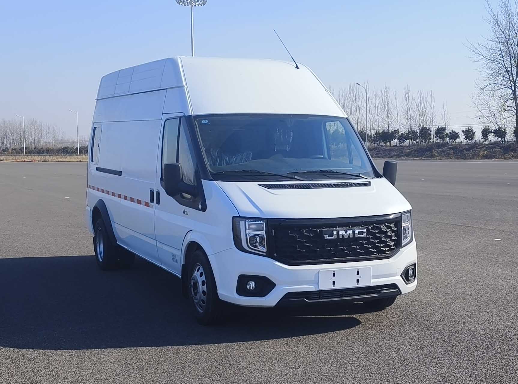 盛路達(dá)牌WSB5045XYL醫(yī)療車